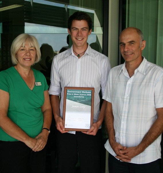James Luty (centre) is the latest winner of Environment Waikato�s annual prize in water science.